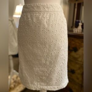 🎉SALE🎉Old Navy 🥰 White Embroidered Skirt